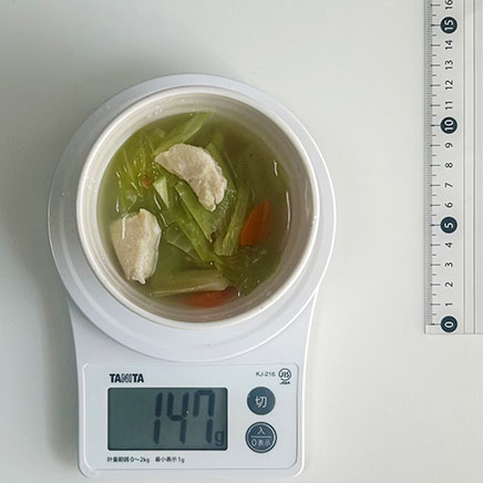 汁椀(小)1杯分の鶏胸肉のスープ