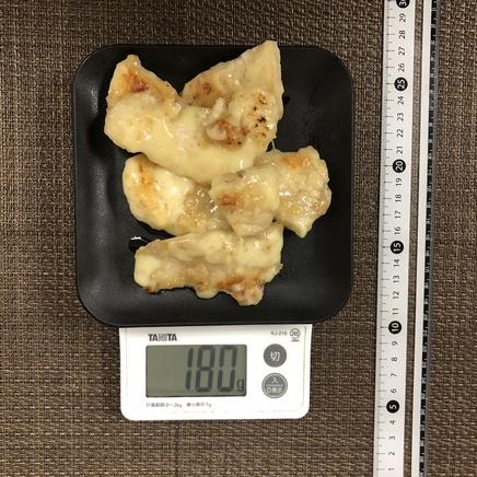 中皿1皿・1人前の鶏胸肉のチーズ焼き