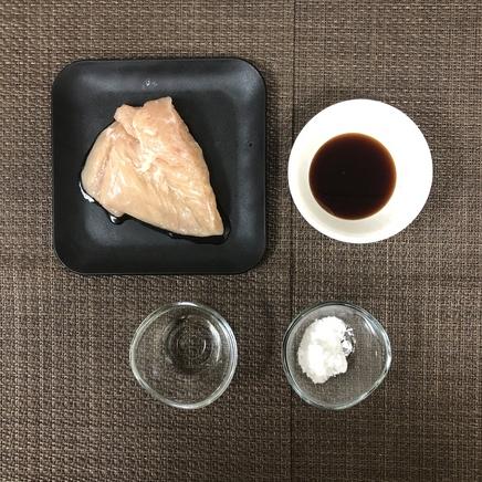 中皿1皿・1人前の鶏胸肉の照り焼きに使った材料(鶏胸肉・片栗粉・醤油・料理酒・みりん・砂糖)
