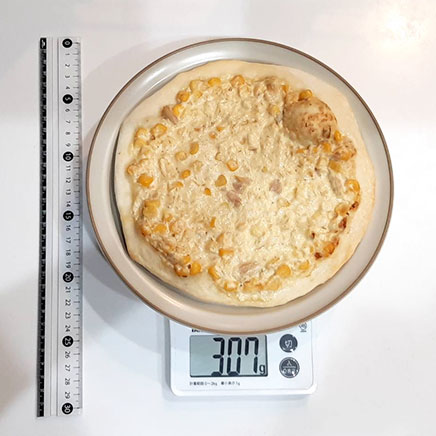 1枚分のツナマヨコーンピザ