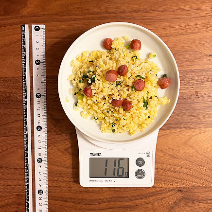 中皿1枚分のウィンナーチャーハン