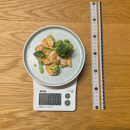 100g分のえびとブロッコリーのマヨネーズ炒め