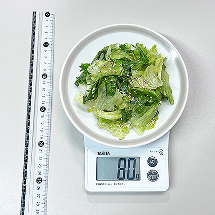 中皿1皿分のシソのサラダ