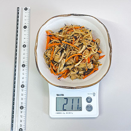 中皿1皿分のひじきと切り干し大根の煮物