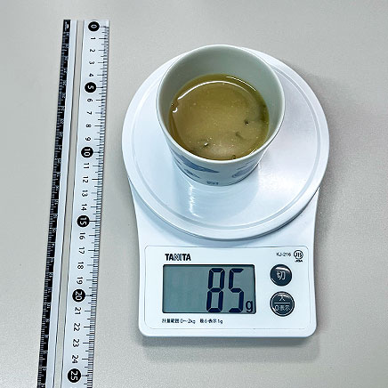 小カップ1杯分のめかぶの味噌汁