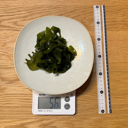 中皿1皿分のわかめの刺身