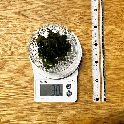 小鉢1杯分のわかめの刺身