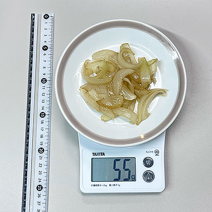 中皿1皿分の玉ねぎの素揚げ