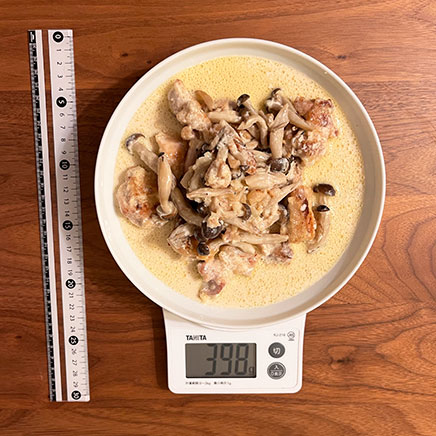 大皿1皿分の鶏肉ときのこのクリーム煮