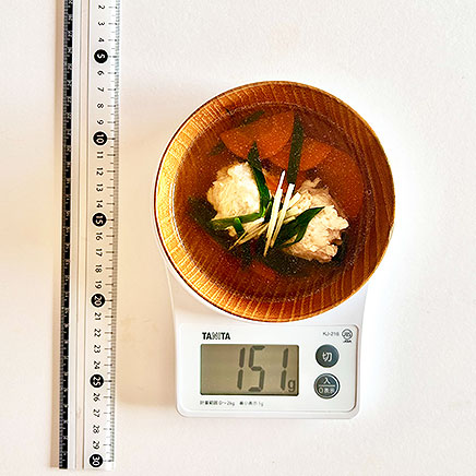 汁椀1杯分の生姜の肉団子スープ