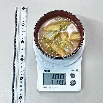 汁椀1杯分の白菜と油揚げの味噌汁