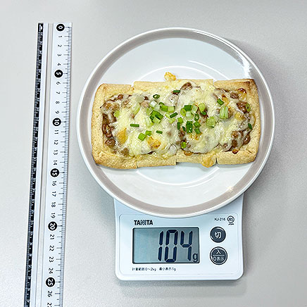 大皿1皿分の油揚げの納豆チーズ焼き