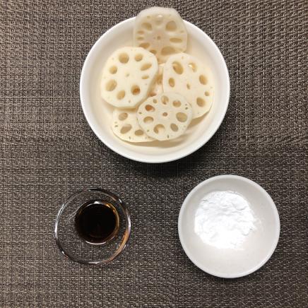 中皿1皿・1人前のれんこんの竜田揚げに使った材料(れんこん・醤油・片栗粉)