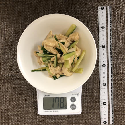 中皿1皿・1人前の鶏胸肉ときゅうりの中華和え