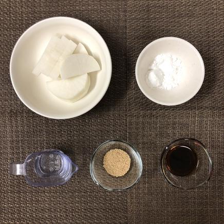 中皿1皿・1人前の大根の唐揚げに使った材料(大根・風味調味料・水・醤油・小麦粉)