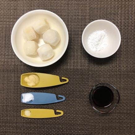 中皿1皿・1人前の里芋の唐揚げに使った材料（里芋・おろし生姜・おろしにんにく・醤油・砂糖・片栗粉）