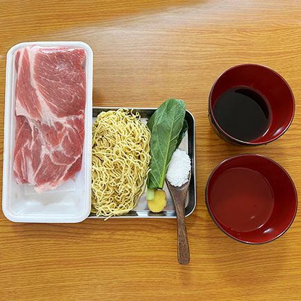 丼1杯分の角煮ラーメンに使った材料(角煮ラーメン)