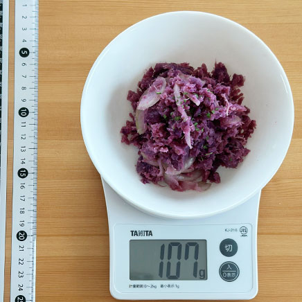 サラダボウル1杯分の紫芋のサラダ