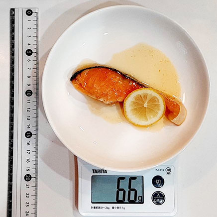 1切れ分のサーモンのポワレ