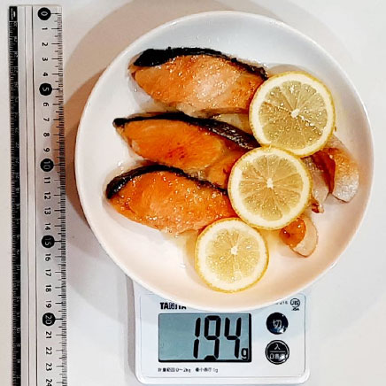 3切れ分のサーモンのポワレ