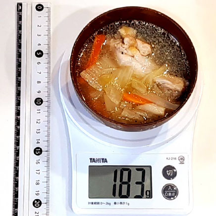 汁椀1杯分の手羽元のスー