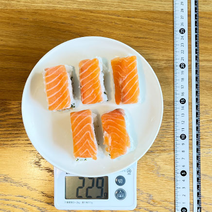 5貫分のサーモンの押し寿司