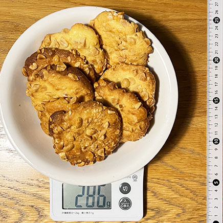 8枚分のピーナッツクッキー