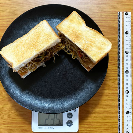 食パン2枚分の焼きそばサンドイッチ