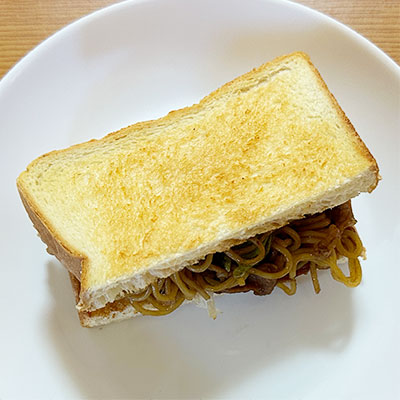 焼きそばサンドイッチ