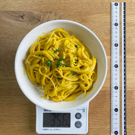 深皿（中）1皿分のかぼちゃのクリームパスタ