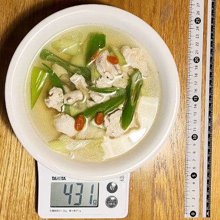 深皿(中)1皿分のクコの実と鶏肉のスープ