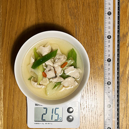 汁椀(中)1杯分のクコの実と鶏肉のスープ