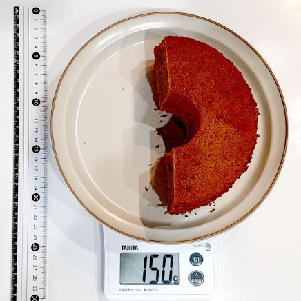 18cm型1/2切れ分のココアシフォンケーキ