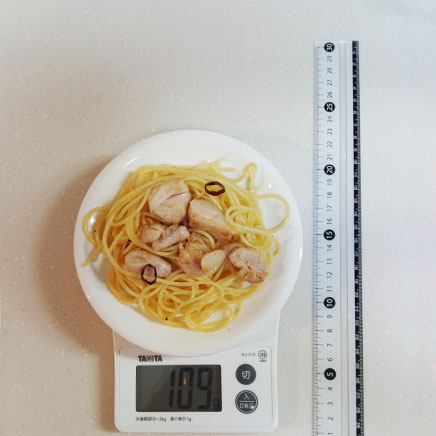 小皿1皿分の鶏肉のペペロンチーノ