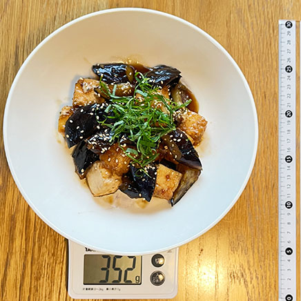 深皿（大）1皿分の厚揚げとなすの照り焼き