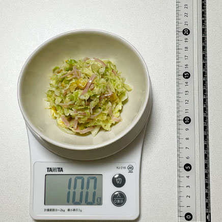 100g分のキャベツとハムのコールスロー