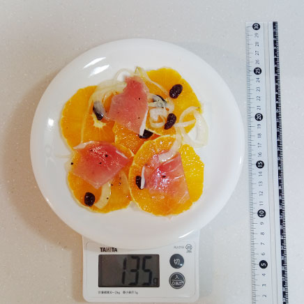 中皿1皿分のバレンシアオレンジサラダ