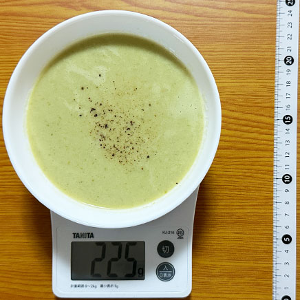 中鉢1杯分のピーマンのポタージュ