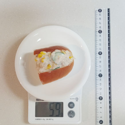 コッペパン1/2本分のツナサラダパン