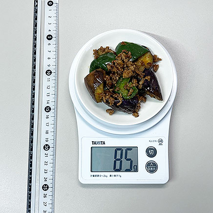 小皿1皿分のなすとピーマンとひき肉の炒め物