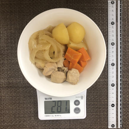 中皿1皿の鶏胸肉の肉じゃか