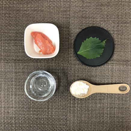 3個分の明太子の天ぷらに使った材料(明太子・天ぷら粉・水・大葉)