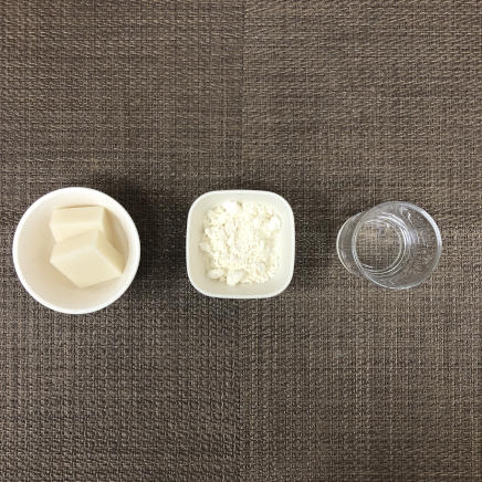 切り餅1枚分の餅の天ぷらに使った材料(餅・天ぷら粉・水)