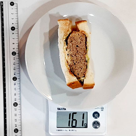 1切れ分のハンバーグサンドイッチ