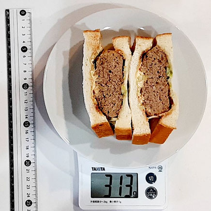 2切れ分のハンバーグサンドイッチ