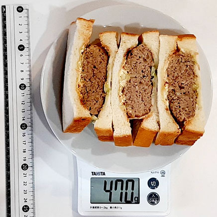 3切れ分のハンバーグサンドイッチ