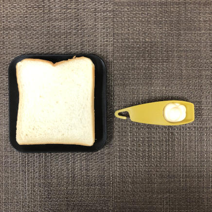 1枚分のマヨネーズトーストの材料(食パン・マヨネーズ)