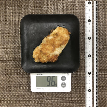 中皿1皿・1人前の鶏胸肉のパン粉焼き