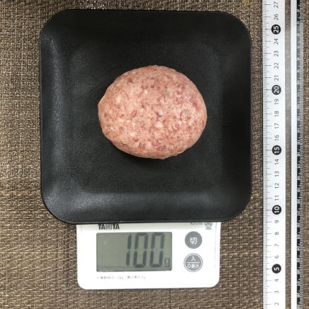 100g分の合い挽き肉を整形した際の上から見たサイズ