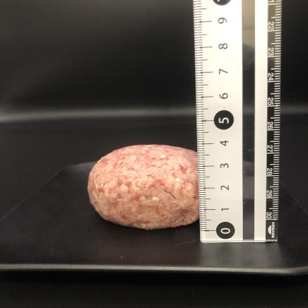 100g分の合い挽き肉を整形した際の横から見たサイズ
